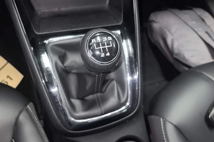 Used Roewe i5 2020 1.5L Manual 4G Connect Leehao Flagship Edition Gear Lever