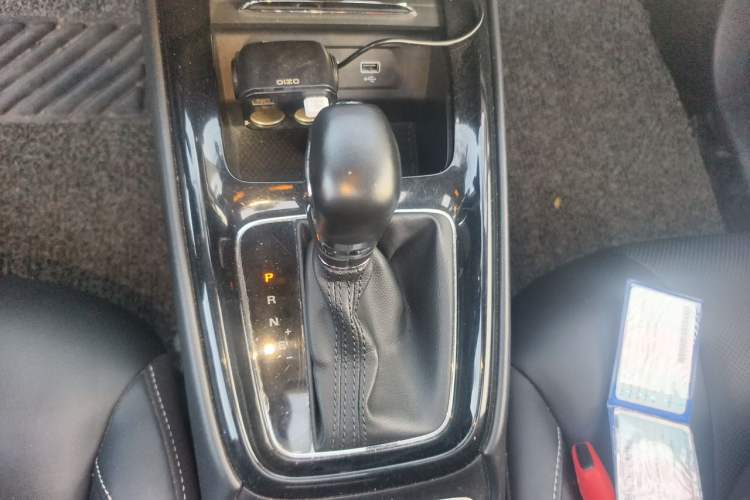 Used Roewe i5 2020 1.5L Automatic 4G Connect Luxury Flagship Edition Gear Lever