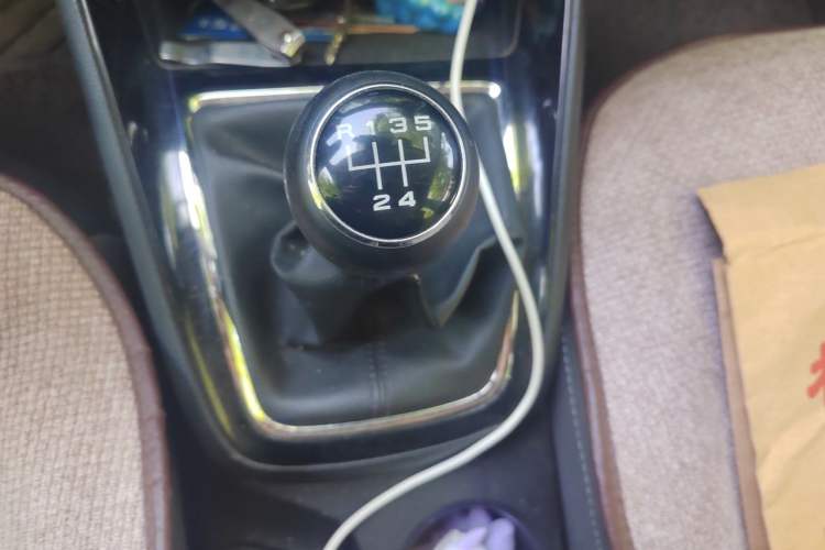 Used Roewe i5 2020 1.5L Manual 4G Connect Leehao Flagship Edition Gear Lever