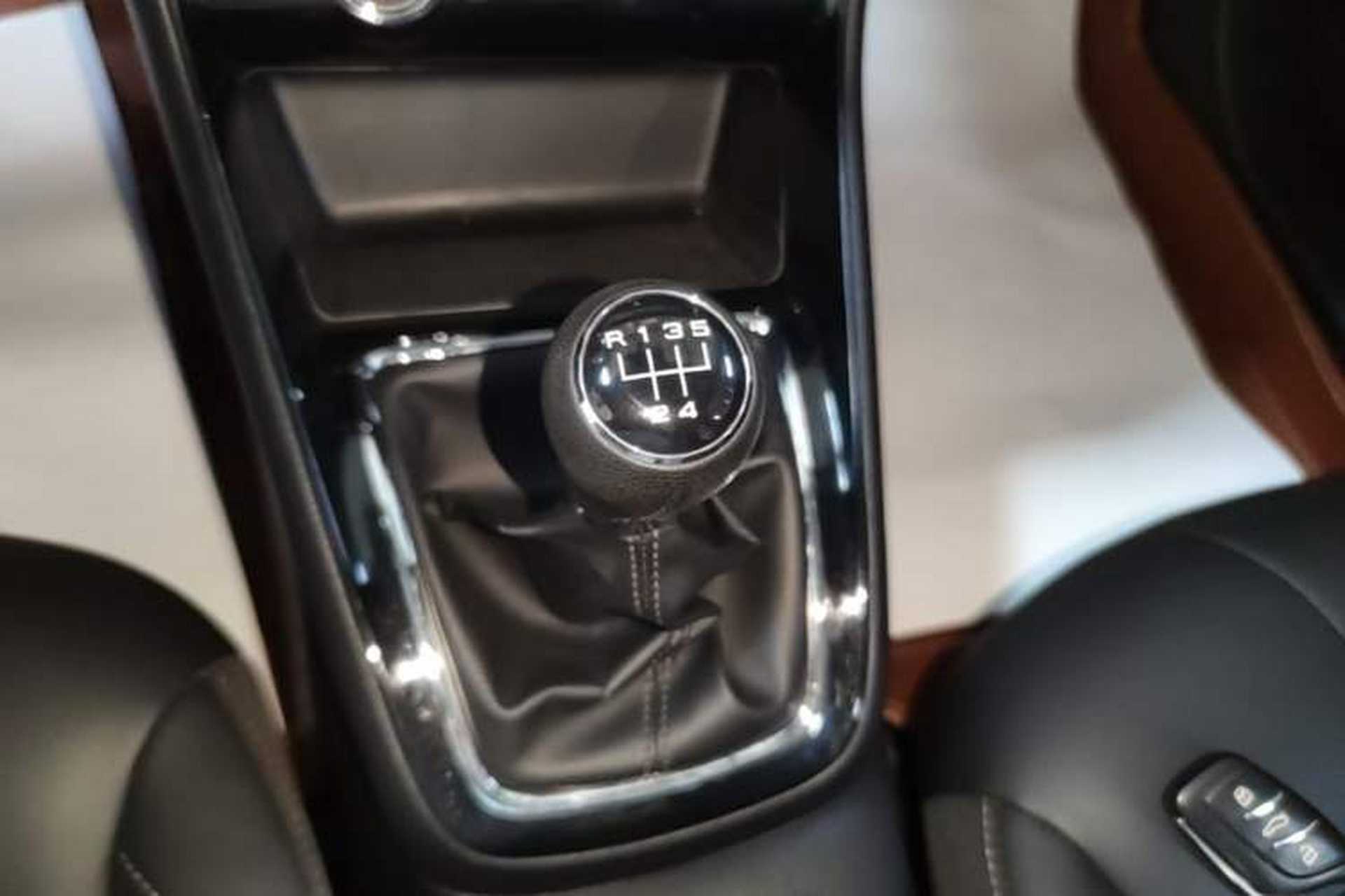 Used Roewe i5 2020 1.5L Manual 4G Connect Leehao Flagship Edition Gear Lever