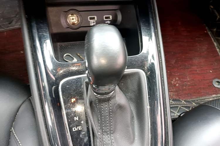 Used Roewe i5 2020 1.5L Automatic 4G Connect Luxury Flagship Edition Gear Lever