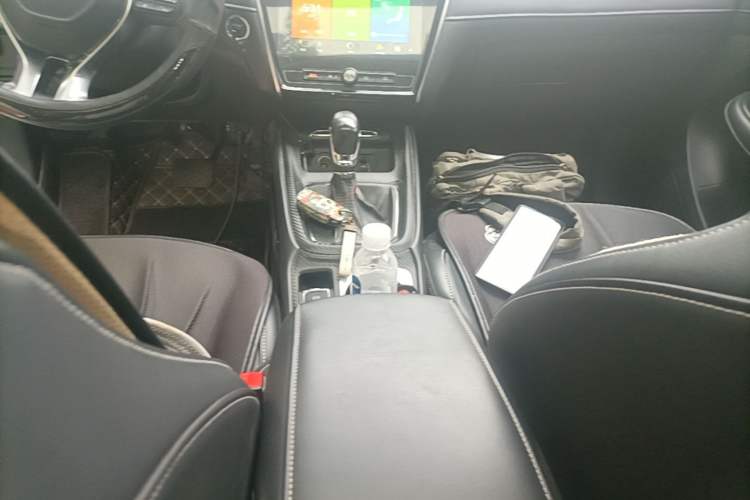 Used Roewe i5 2020 1.5L Automatic 4G Connect Luxury Flagship Edition Gear Lever