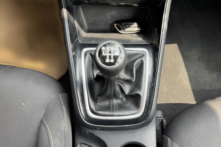 Used Roewe i5 2020 1.5L Manual 4G Connect Luxury Edition Gear Lever