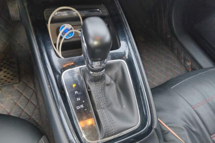 Used Roewe i5 2020 1.5L Automatic 4G Connect Luxury Flagship Edition Gear Lever