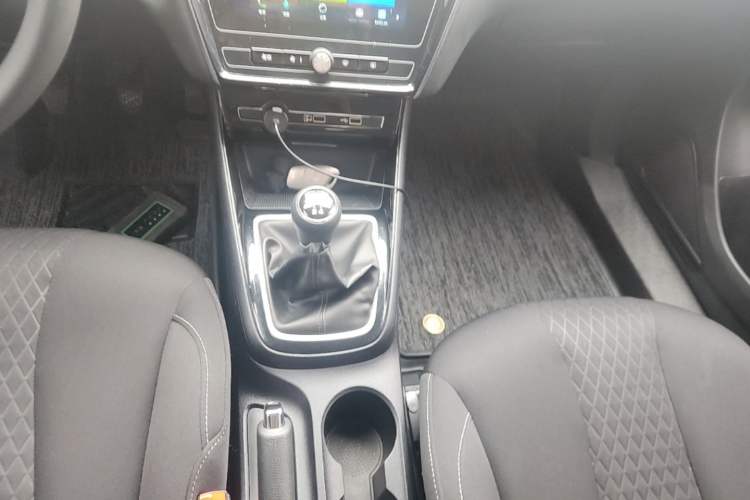 Used Roewe i5 2020 1.5L Manual 4G Connect Luxury Edition Gear Lever