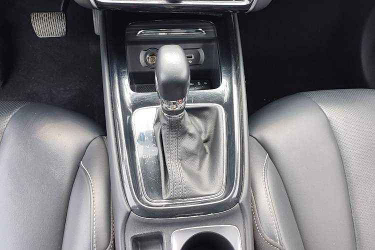 Used Roewe i5 2020 1.5L Automatic 4G Connect Luxury Flagship Edition Gear Lever