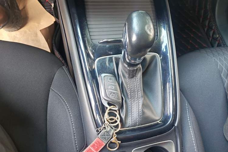Used Roewe i5 2020 1.5L Automatic 4G Connected Linghao Edition Gear Lever