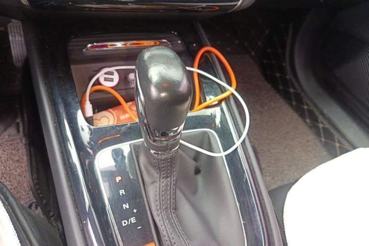 Used Roewe i5 2020 1.5L Automatic 4G Connect Luxury Flagship Edition Gear Lever