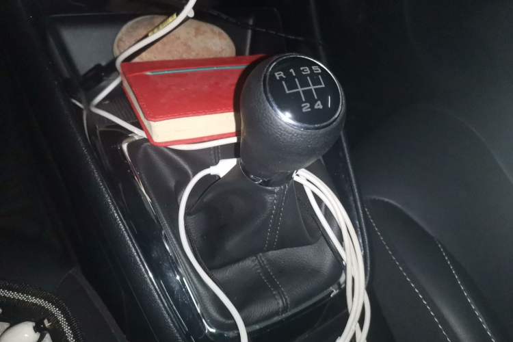 Used Roewe i5 2020 1.5L Manual 4G Connect Leehao Flagship Edition Gear Lever