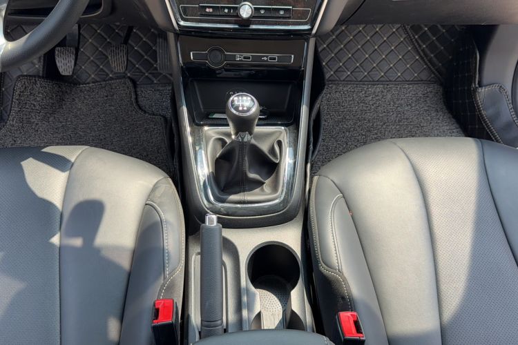 Used Roewe i5 2020 1.5L Manual 4G Connect Leehao Flagship Edition Gear Lever