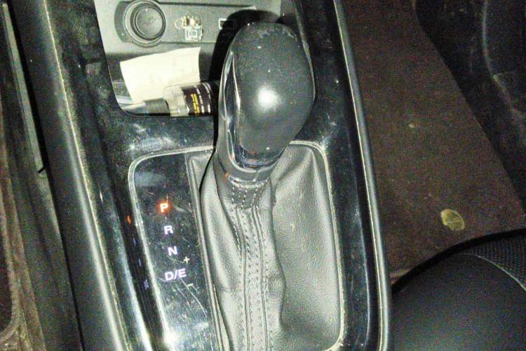 Used Roewe i5 2020 1.5L Automatic 4G Connect Luxury Flagship Edition Gear Lever