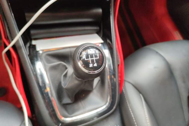 Used Roewe i5 2020 1.5L Manual 4G Connect Leehao Flagship Edition Gear Lever