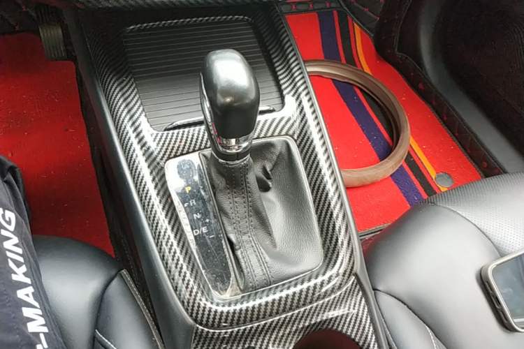 Used Roewe i5 2020 1.5L Automatic 4G Connect Luxury Flagship Edition Gear Lever