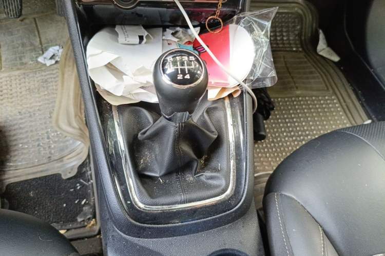 Used Roewe i5 2020 1.5L Manual 4G Connect Leehao Flagship Edition Gear Lever