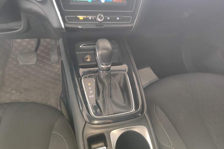 Used Roewe i5 2020 1.5L Automatic 4G Connected Linghao Edition Gear Lever