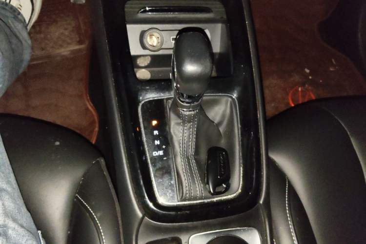 Used Roewe i5 2020 1.5L Automatic 4G Connect Luxury Flagship Edition Gear Lever