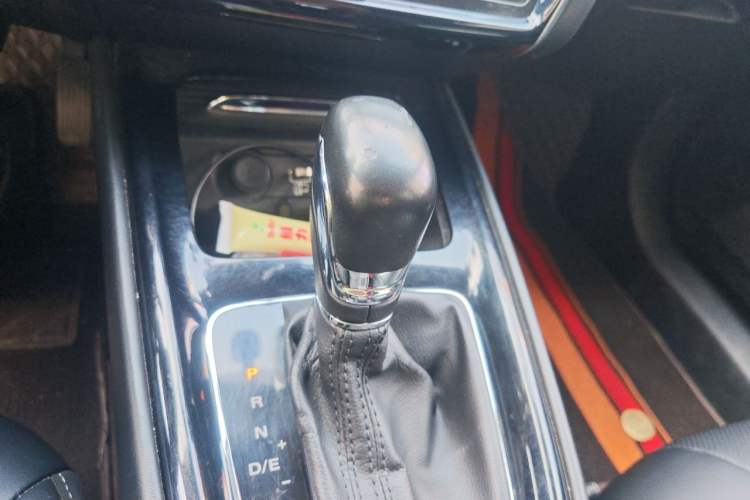 Used Roewe i5 2020 1.5L Automatic 4G Connect Luxury Flagship Edition Gear Lever