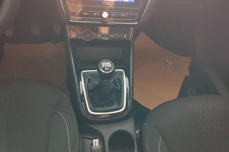 Used Roewe i5 2020 1.5L Manual 4G Connect Luxury Edition Gear Lever
