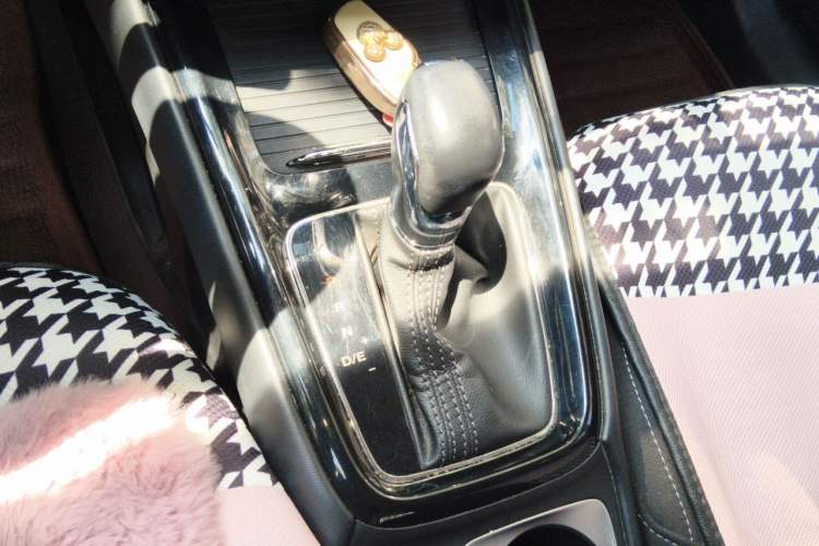 Used Roewe i5 2020 1.5L Automatic 4G Connected Linghao Edition Gear Lever