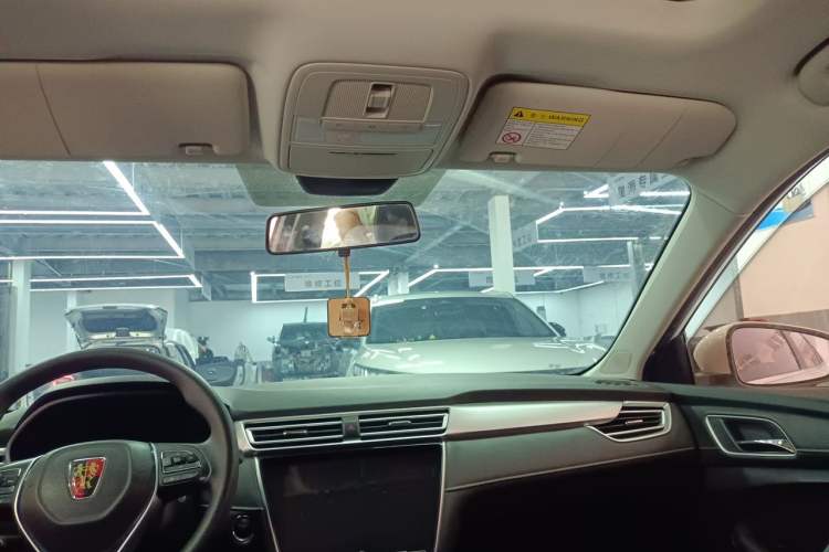 Used Roewe i5 2020 1.5L Automatic 4G Connect Luxury Flagship Edition Headliner