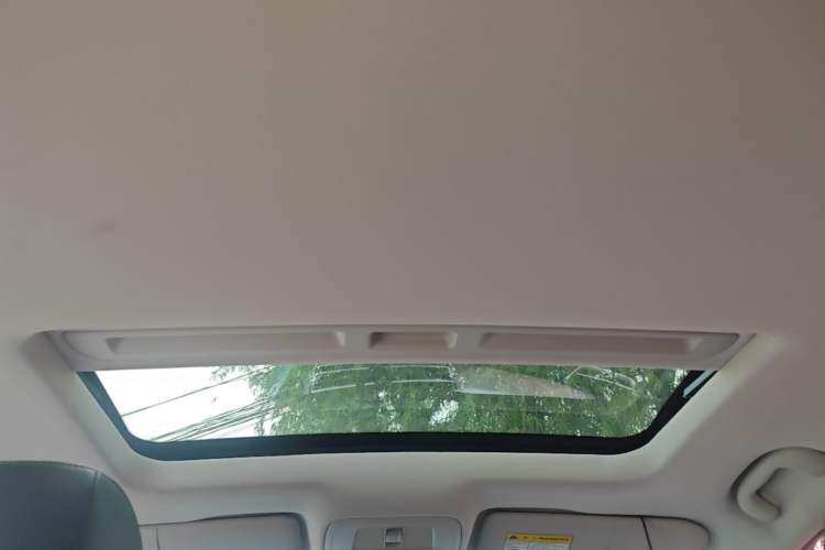 Used Roewe i5 2020 1.5L Automatic 4G Connect Luxury Flagship Edition Headliner