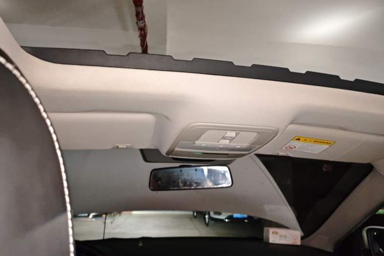 Used Roewe i5 2020 1.5L Automatic 4G Connect Luxury Flagship Edition Headliner