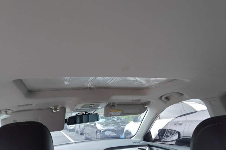 Used Roewe i5 2020 1.5L Automatic 4G Connect Luxury Flagship Edition Headliner