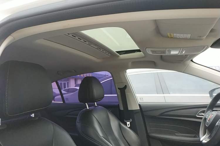 Used Roewe i5 2020 1.5L Automatic 4G Connected Linghao Edition Headliner