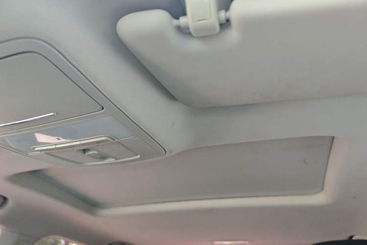 Used Roewe i5 2020 1.5L Automatic 4G Connect Luxury Flagship Edition Headliner