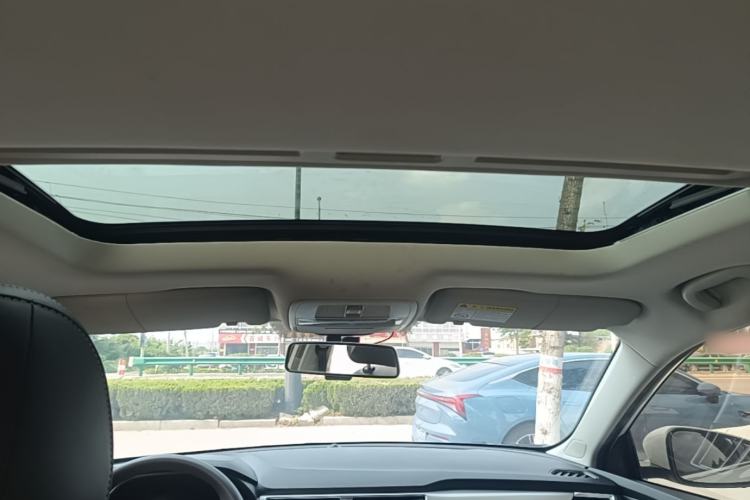 Used Roewe i5 2020 1.5L Automatic 4G Connect Luxury Flagship Edition Headliner