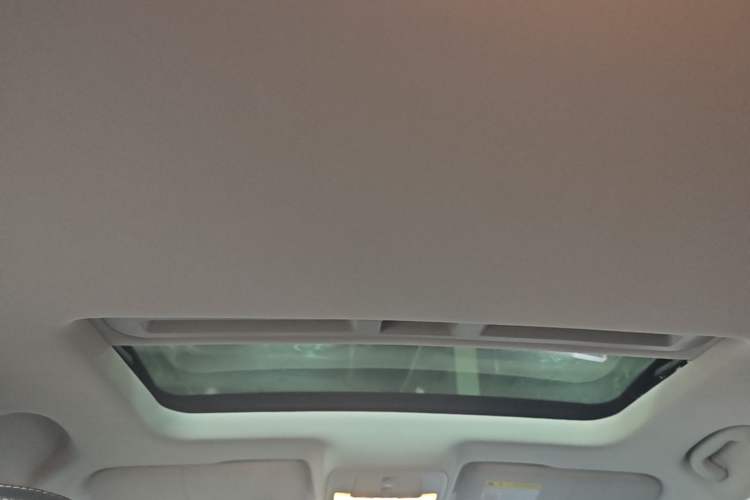 Used Roewe i5 2020 1.5L Automatic 4G Connect Luxury Flagship Edition Headliner