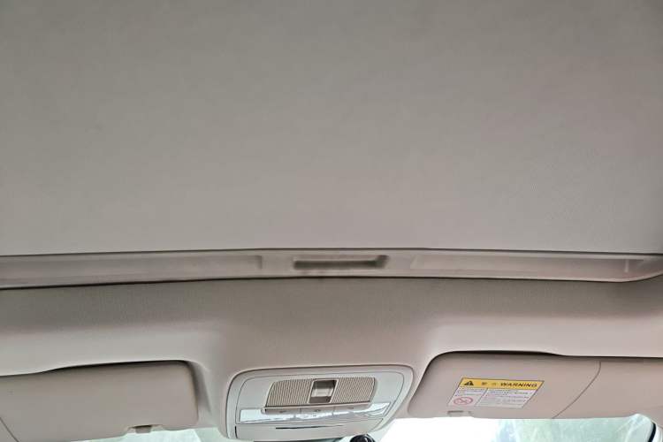 Used Roewe i5 2020 1.5L Automatic 4G Connect Luxury Flagship Edition Headliner