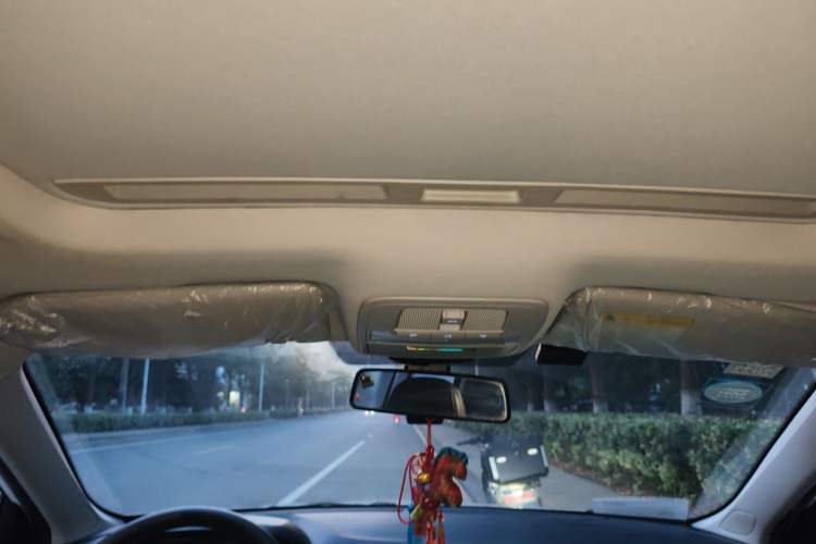 Used Roewe i5 2020 1.5L Automatic 4G Connect Luxury Flagship Edition Headliner