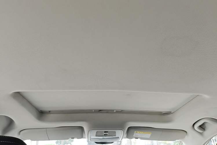 Used Roewe i5 2020 1.5L Automatic 4G Connect Luxury Flagship Edition Headliner