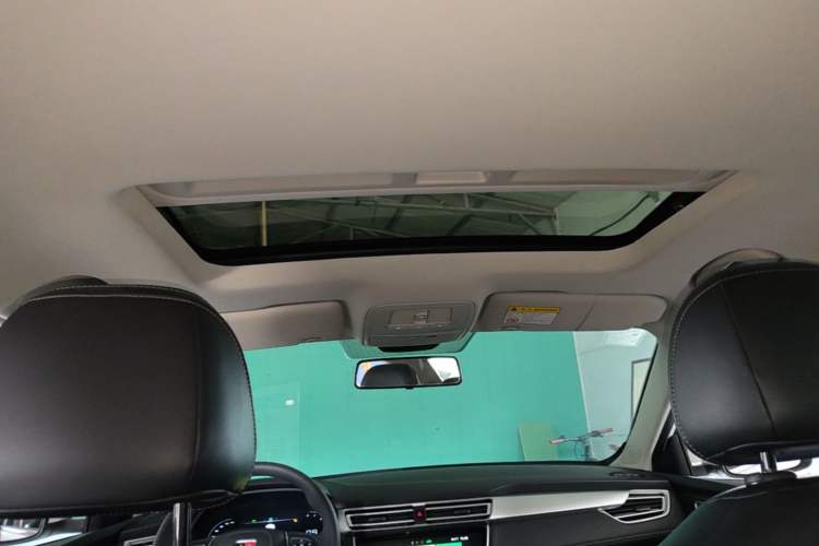 Used Roewe i5 2020 1.5L Automatic 4G Connect Luxury Flagship Edition Headliner