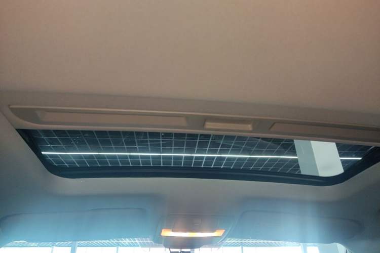 Used Roewe i5 2020 1.5L Automatic 4G Connect Luxury Flagship Edition Headliner