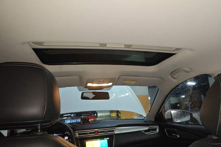 Used Roewe i5 2020 1.5L Automatic 4G Connect Luxury Flagship Edition Headliner