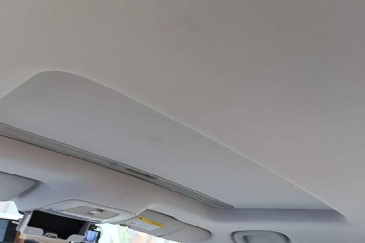 Used Roewe i5 2020 1.5L Automatic 4G Connect Luxury Flagship Edition Headliner