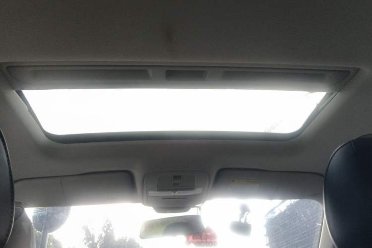 Used Roewe i5 2020 1.5L Automatic 4G Connect Luxury Flagship Edition Headliner
