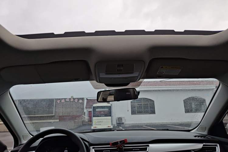Used Roewe i5 2020 1.5L Automatic 4G Connect Luxury Flagship Edition Headliner
