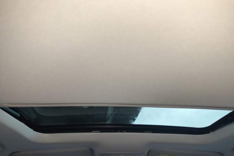 Used Roewe i5 2020 1.5L Automatic 4G Connect Luxury Flagship Edition Headliner