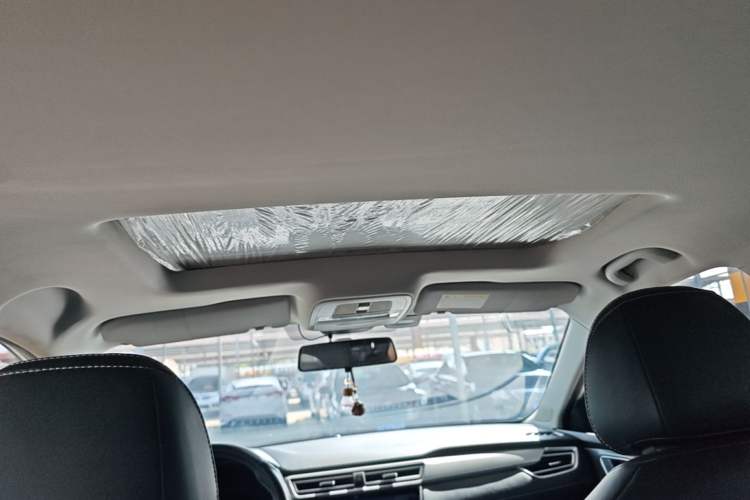 Used Roewe i5 2020 1.5L Automatic 4G Connect Luxury Flagship Edition Headliner