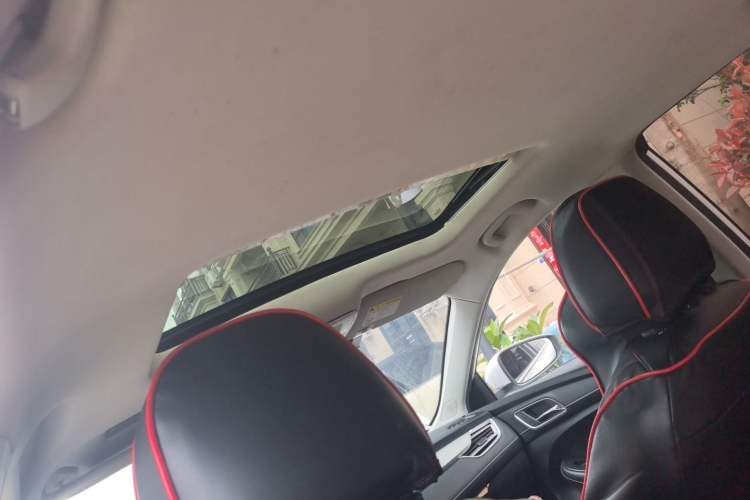 Used Roewe i5 2020 1.5L Automatic 4G Connect Luxury Flagship Edition Headliner