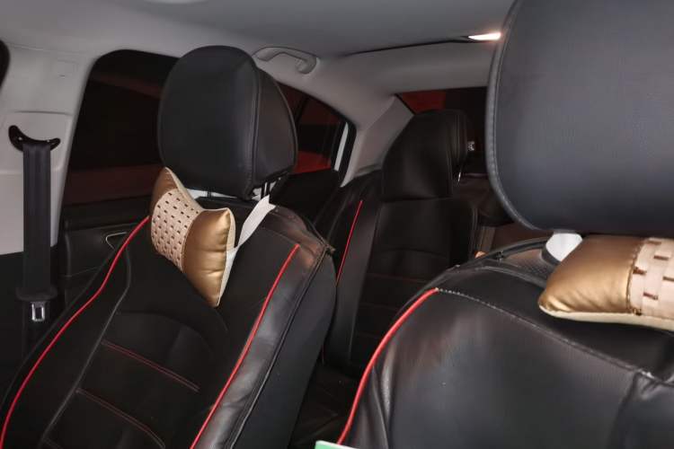 Used Roewe i5 2020 1.5L Automatic 4G Connect Luxury Flagship Edition Headliner
