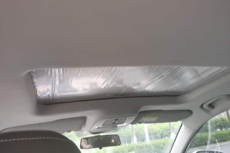 Used Roewe i5 2020 1.5L Automatic 4G Connect Luxury Flagship Edition Headliner