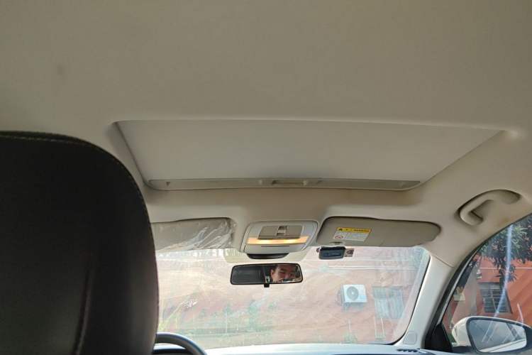 Used Roewe i5 2020 1.5L Automatic 4G Connect Luxury Flagship Edition Headliner