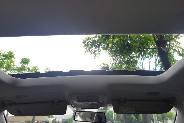 Used Roewe i5 2020 1.5L Automatic 4G Connect Luxury Flagship Edition Headliner