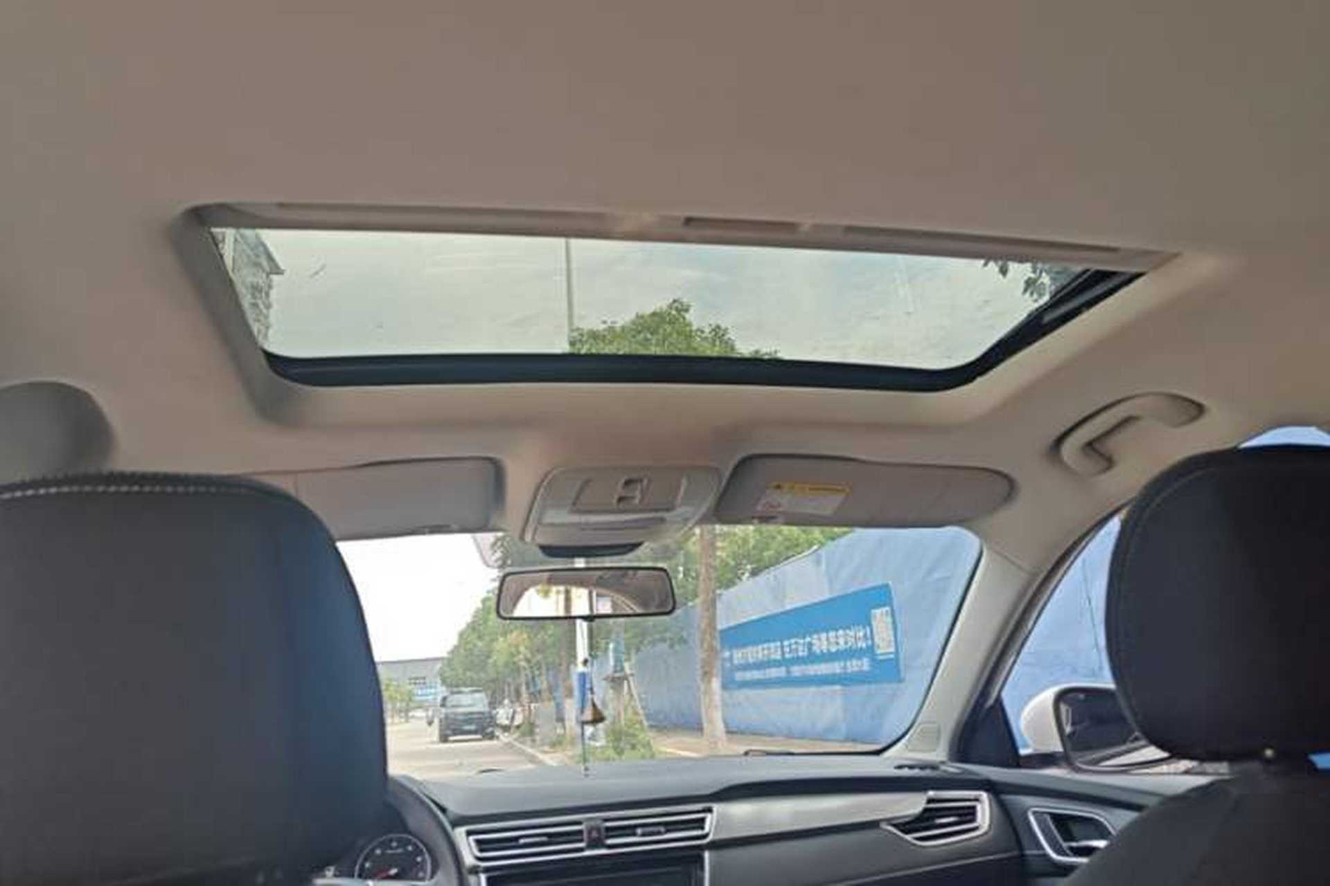 Used Roewe i5 2020 1.5L Automatic 4G Connected Linghao Edition Headliner