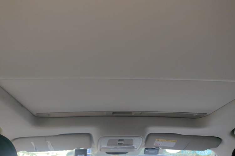 Used Roewe i5 2020 1.5L Automatic 4G Connect Luxury Flagship Edition Headliner