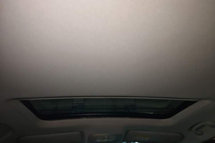 Used Roewe i5 2020 1.5L Automatic 4G Connect Luxury Flagship Edition Headliner